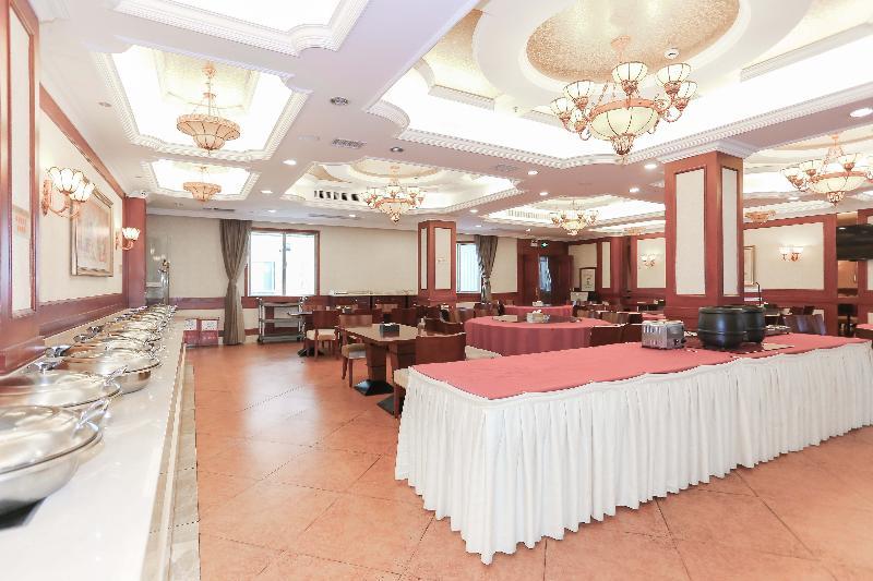 Hotel Vienna Hongqiao Airport Center 3*